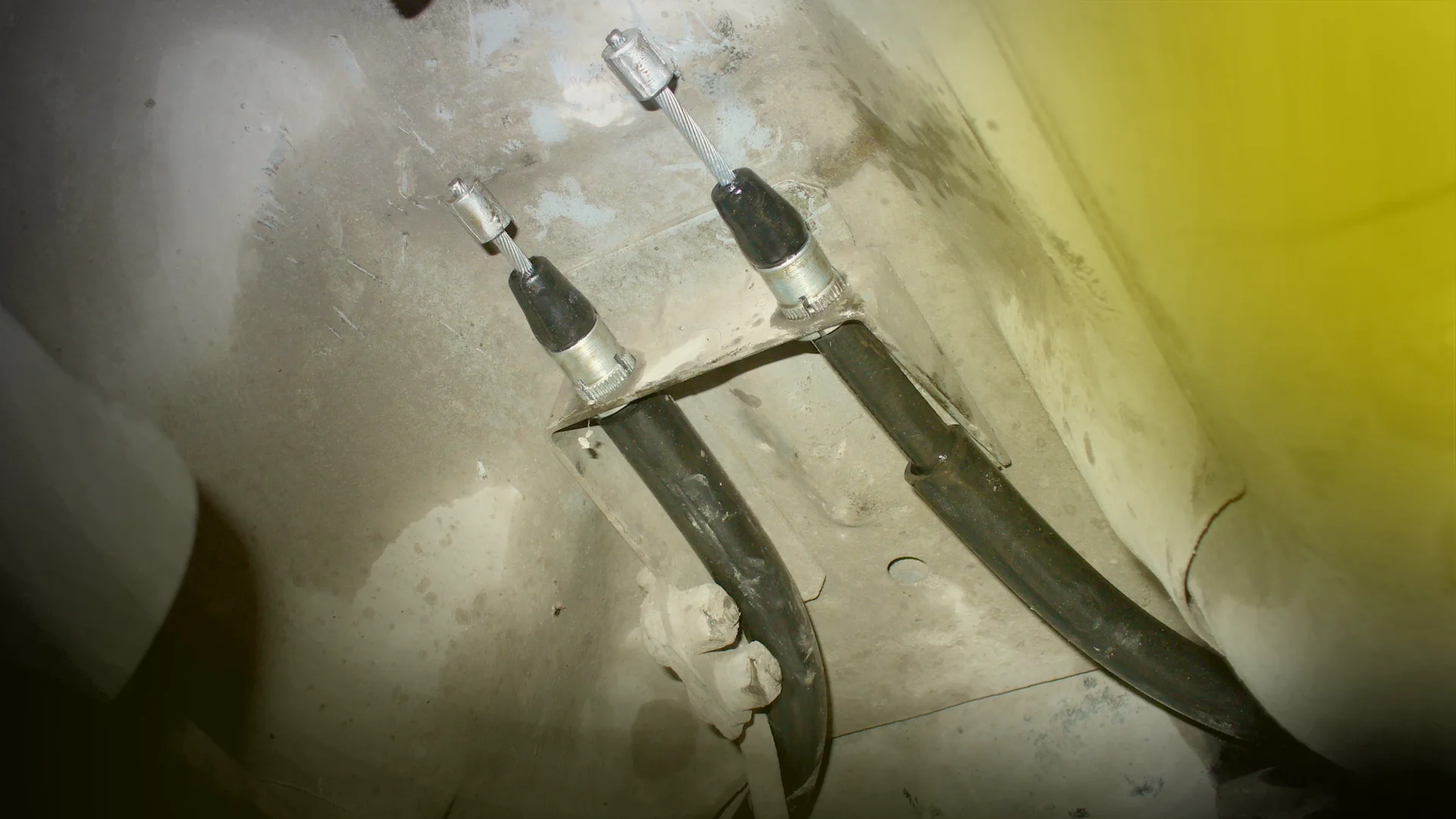 Замена троса ручного тормоза